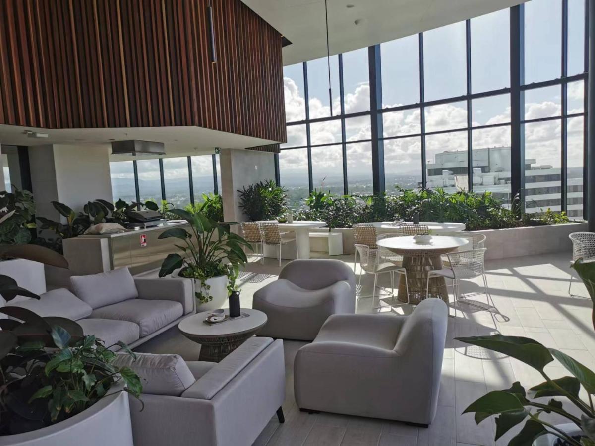 2 Bedroom Luxurious Family Apartment Next To Pacific Fair - Broadbeach Gold Coast Gc22 エクステリア 写真