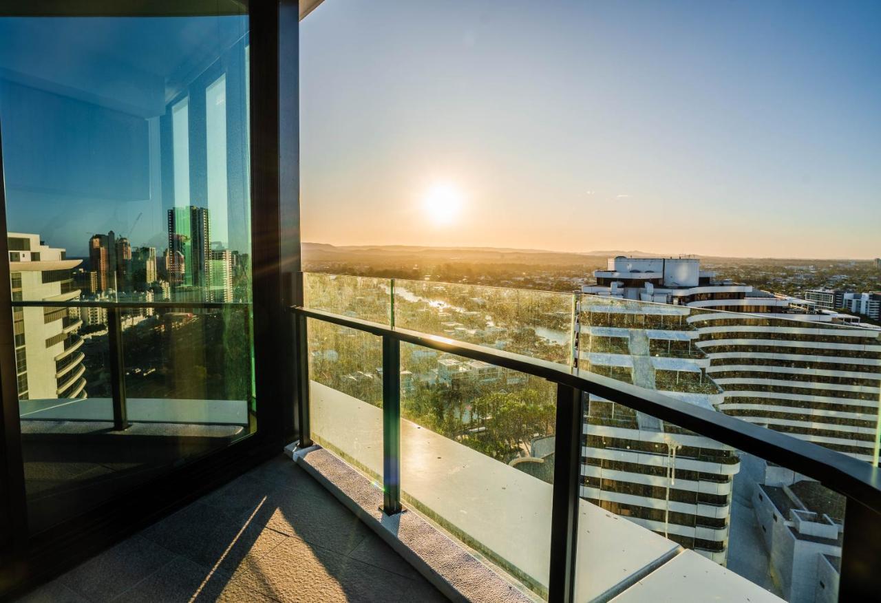 2 Bedroom Luxurious Family Apartment Next To Pacific Fair - Broadbeach Gold Coast Gc22 エクステリア 写真