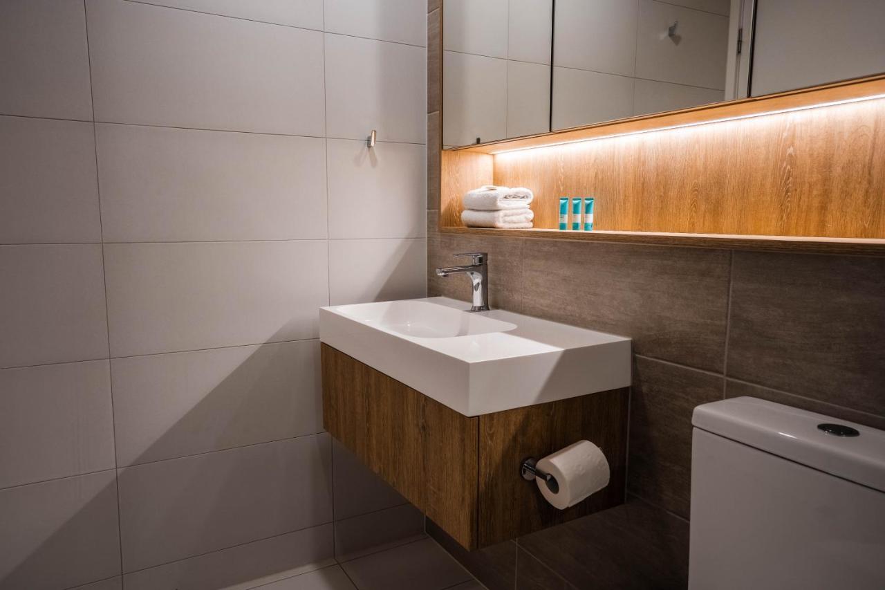 2 Bedroom Luxurious Family Apartment Next To Pacific Fair - Broadbeach Gold Coast Gc22 エクステリア 写真